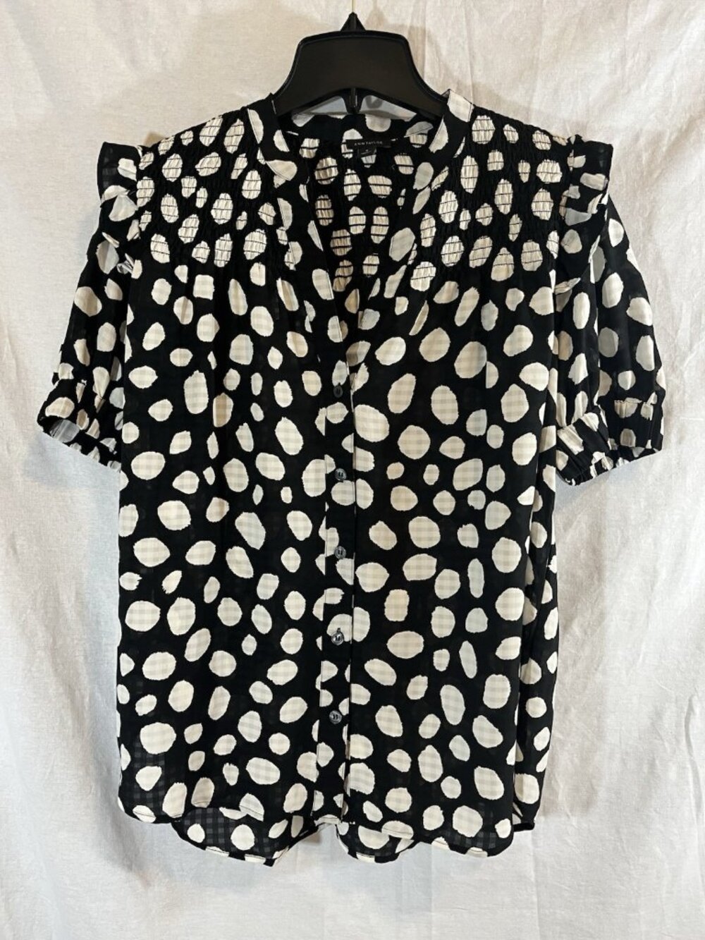 Ann Taylor Women’s Medium Black & White Spotted Short Sleeve Blouse